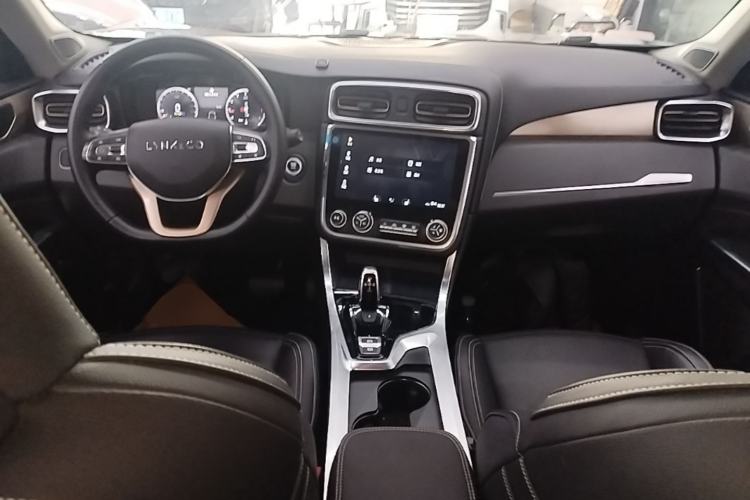 Used Lynk & Co 01 2017 2.0T Two-Wheel Drive Pro Edition Center Console