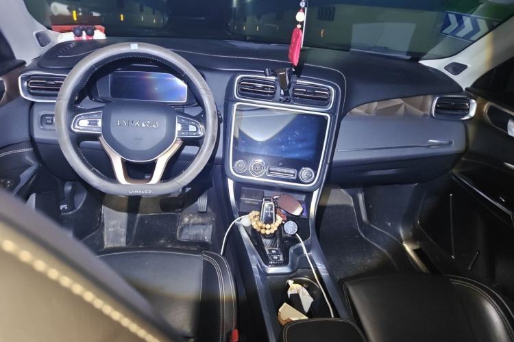Used Lynk & Co 01 2017 2.0T Two-Wheel Drive Pro Edition Center Console