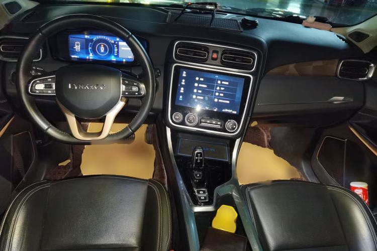 Used Lynk & Co 01 2017 2.0T Two-Wheel Drive Pro Edition Center Console