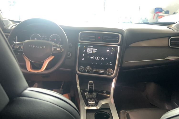 Used Lynk & Co 01 2017 2.0T Two-Wheel Drive Pro Edition Center Console