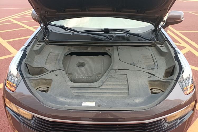 Used Lynk & Co 01 2017 2.0T Two-Wheel-Drive Version Engine Bay