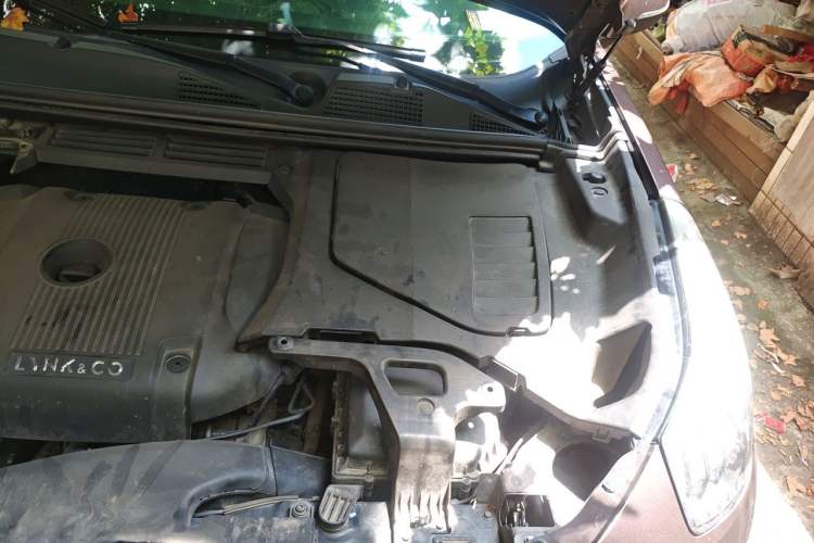 Used Lynk & Co 01 2017 2.0T Two-Wheel Drive Pro Edition Engine Bay Left