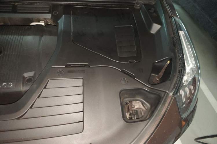 Used Lynk & Co 01 2017 2.0T Two-Wheel Drive Pro Edition Engine Bay Left