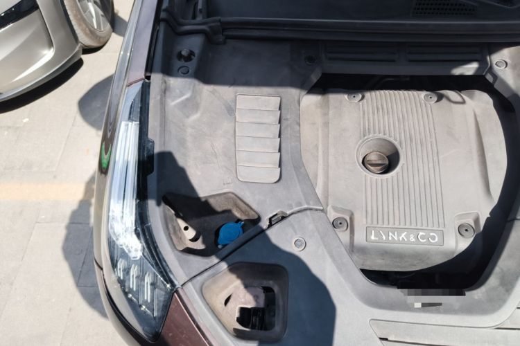 Used Lynk & Co 01 2017 2.0T Two-Wheel-Drive Version Engine Bay Right