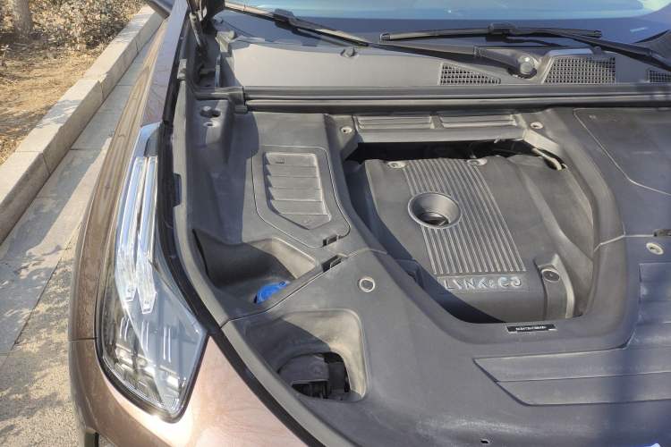 Used Lynk & Co 01 2017 2.0T Two-Wheel Drive Pro Edition Engine Bay Right