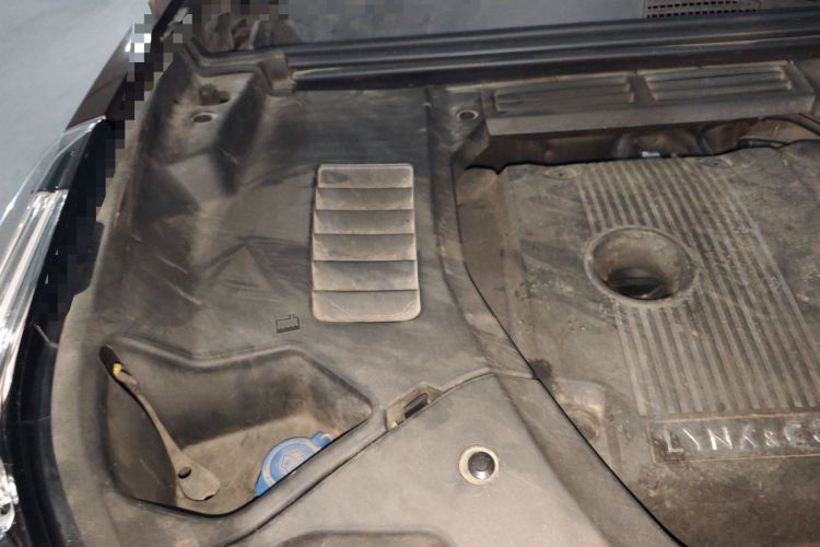 Used Lynk & Co 01 2017 2.0T Two-Wheel-Drive Version Engine Bay Right