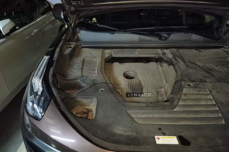 Used Lynk & Co 01 2017 2.0T Two-Wheel Drive Pro Edition Engine Bay Right