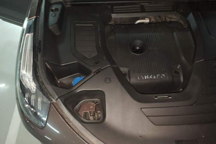 Used Lynk & Co 01 2017 2.0T Two-Wheel Drive Pro Edition Engine Bay Right