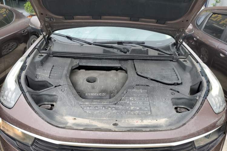 Used Lynk & Co 01 2017 2.0T Two-Wheel-Drive Version Engine Bay