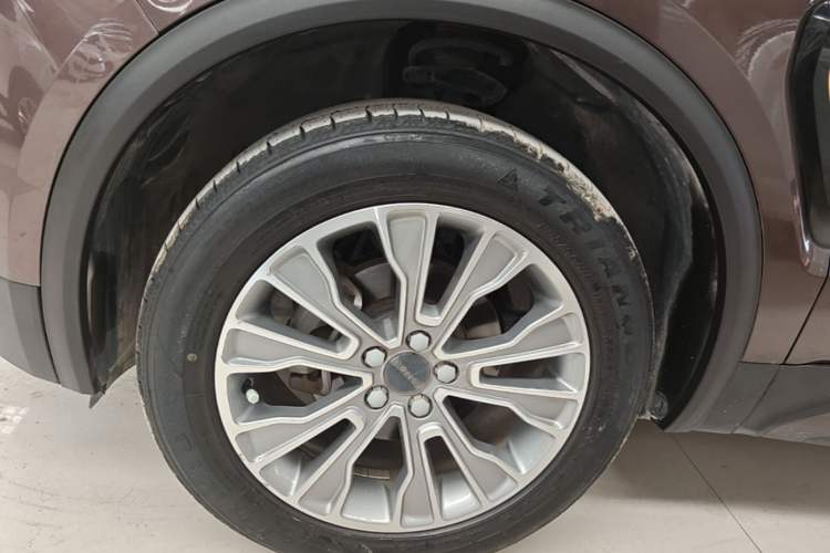 Used Lynk & Co 01 2017 2.0T Two-Wheel-Drive Version Exterior 4