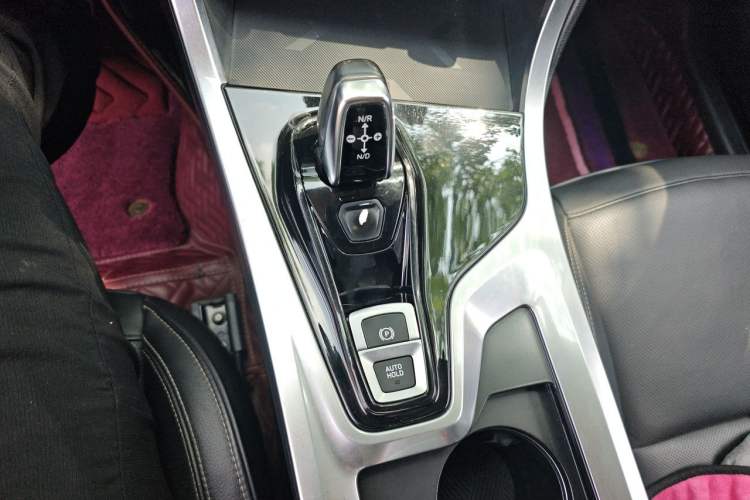 Used Lynk & Co 01 2017 2.0T Two-Wheel Drive Pro Edition Gear Lever