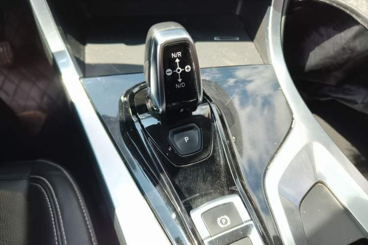 Used Lynk & Co 01 2017 2.0T Two-Wheel-Drive Version Gear Lever