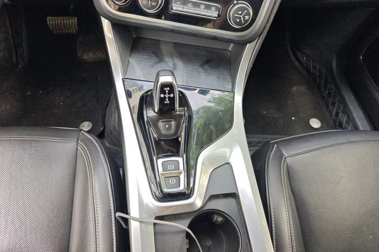 Used Lynk & Co 01 2017 2.0T Two-Wheel Drive Pro Edition Gear Lever