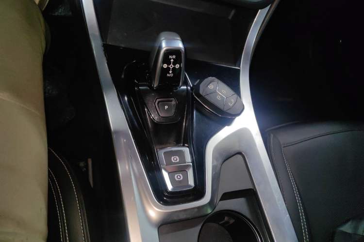 Used Lynk & Co 01 2017 2.0T Two-Wheel Drive Pro Edition Gear Lever