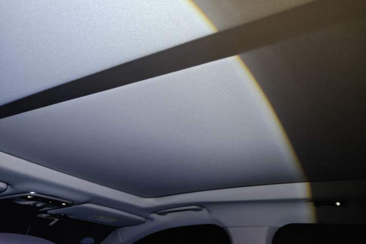 Used Lynk & Co 01 2017 2.0T Two-Wheel Drive Pro Edition Headliner