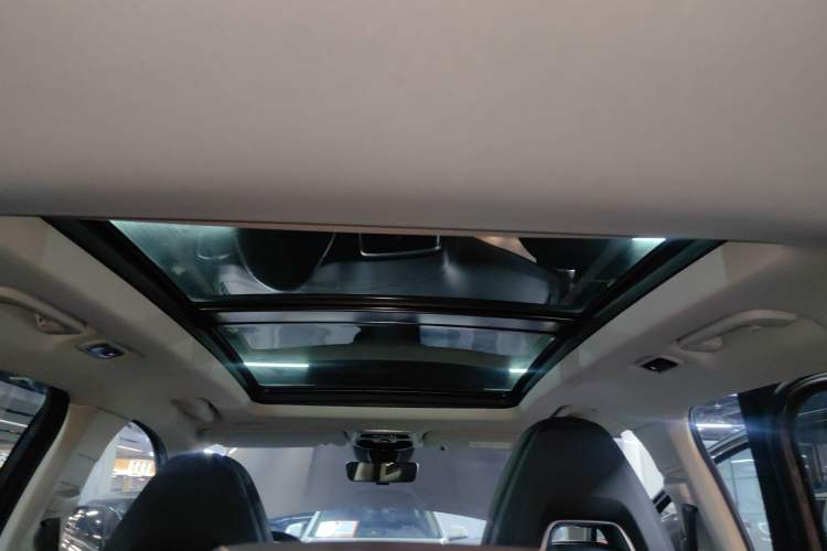 Used Lynk & Co 01 2017 2.0T Two-Wheel Drive Pro Edition Headliner
