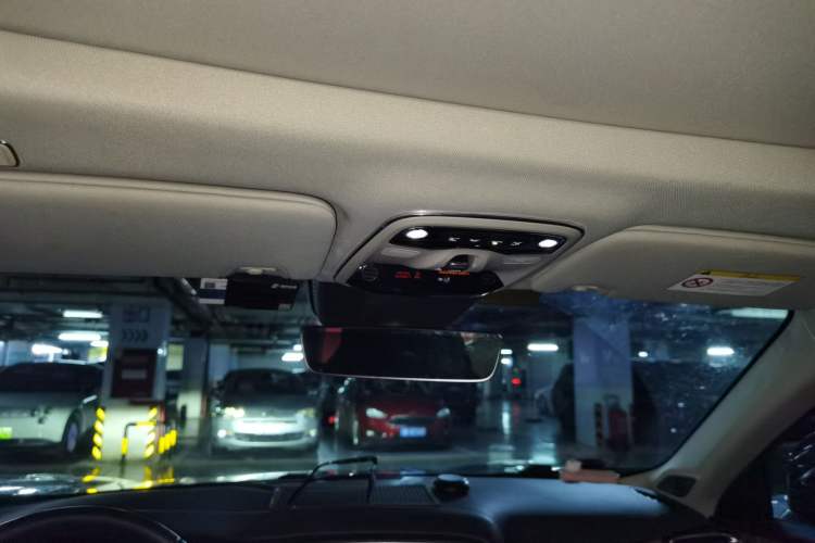 Used Lynk & Co 01 2017 2.0T Two-Wheel Drive Pro Edition Headliner