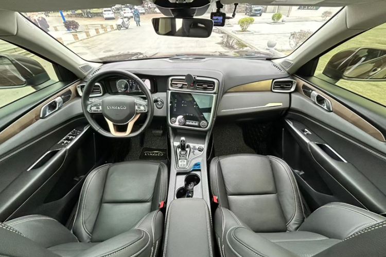 Used Lynk & Co 01 2017 2.0T Two-Wheel Drive Pro Edition Interior 2