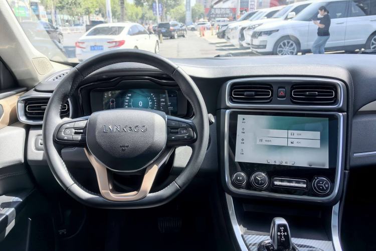 Used Lynk & Co 01 2017 2.0T Two-Wheel-Drive Version Interior 2