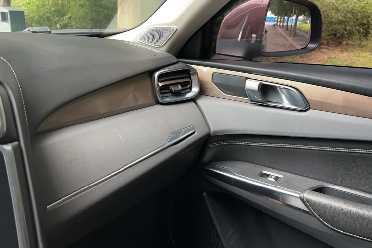 Used Lynk & Co 01 2017 2.0T Two-Wheel Drive Pro Edition Interior 4