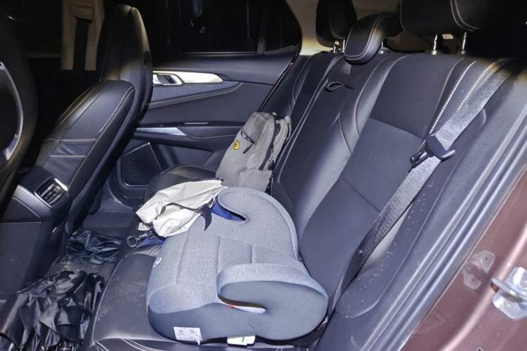 Used Lynk & Co 01 2017 2.0T Two-Wheel Drive Pro Edition Left Rear Seat