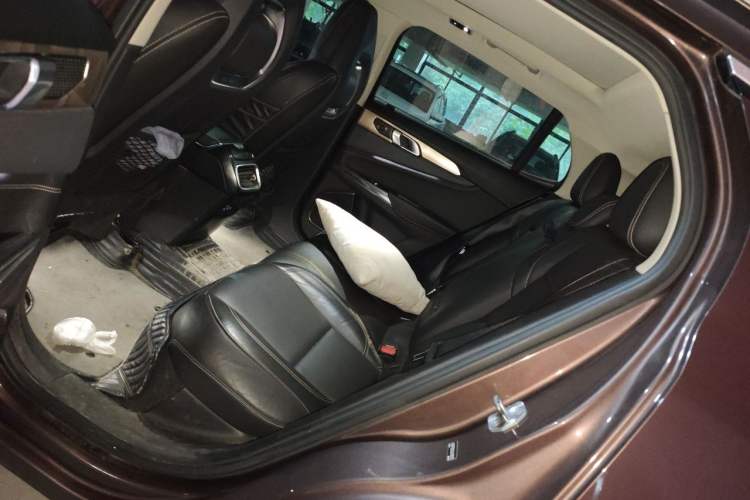 Used Lynk & Co 01 2017 2.0T Two-Wheel-Drive Version Left Rear Seat