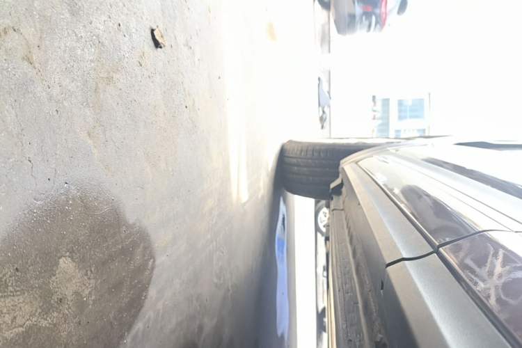 Used Lynk & Co 01 2017 2.0T Two-Wheel Drive Pro Edition Left Side Sill