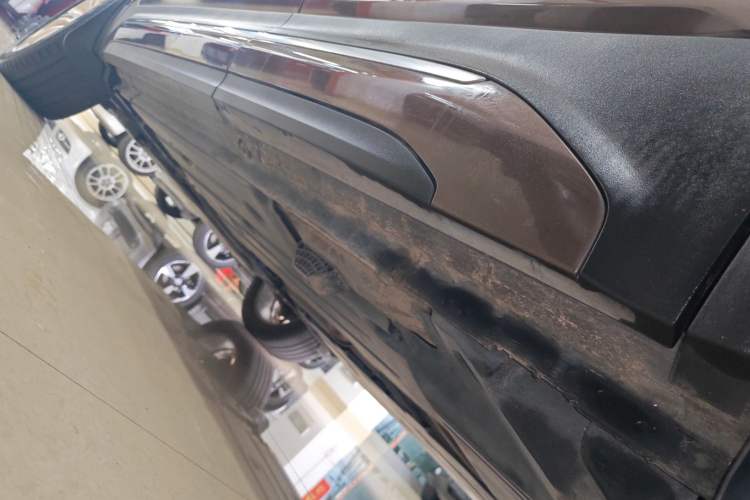 Used Lynk & Co 01 2017 2.0T Two-Wheel Drive Pro Edition Left Side Sill