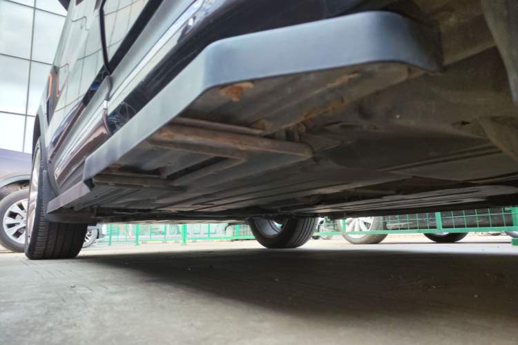 Used Lynk & Co 01 2017 2.0T Two-Wheel Drive Pro Edition Left Side Sill