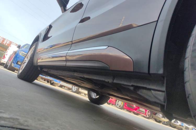 Used Lynk & Co 01 2017 2.0T Two-Wheel Drive Pro Edition Left Side Sill