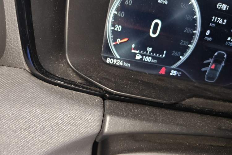 Used Lynk & Co 01 2017 2.0T Two-Wheel Drive Pro Edition Odometer Close Up