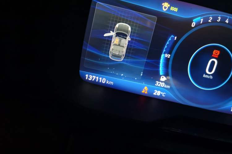 Used Lynk & Co 01 2017 2.0T Two-Wheel Drive Pro Edition Odometer Close Up