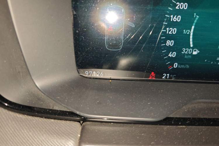 Used Lynk & Co 01 2017 2.0T Two-Wheel Drive Pro Edition Odometer Close Up