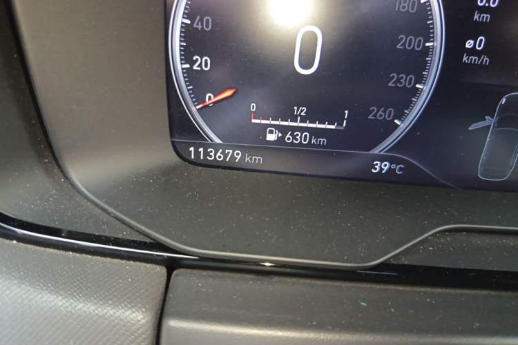 Used Lynk & Co 01 2017 2.0T Two-Wheel Drive Pro Edition Odometer Close Up