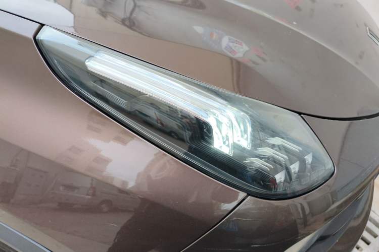 Used Lynk & Co 01 2017 2.0T Two-Wheel Drive Pro Edition Right Front Headlight