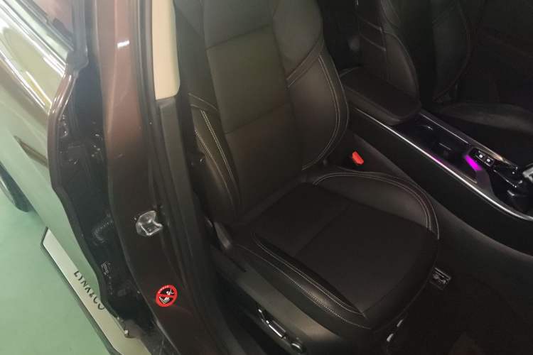 Used Lynk & Co 01 2017 2.0T Two-Wheel Drive Pro Edition Right Front Seat