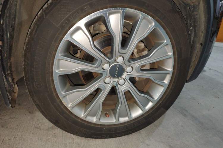 Used Lynk & Co 01 2017 2.0T Two-Wheel-Drive Version Right Front Wheel Hub