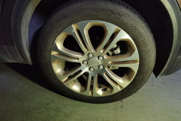 Used Lynk & Co 01 2017 2.0T Two-Wheel Drive Pro Edition Right Front Wheel Hub