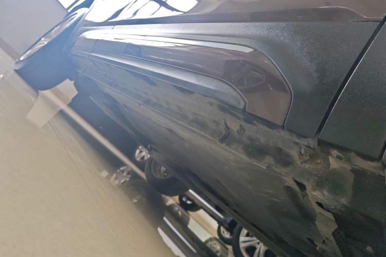 Used Lynk & Co 01 2017 2.0T Two-Wheel Drive Pro Edition Right Side Sill
