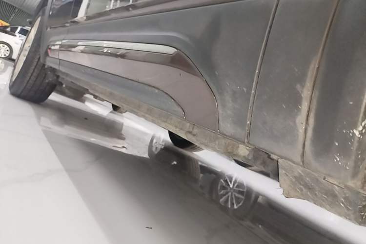 Used Lynk & Co 01 2017 2.0T Two-Wheel Drive Pro Edition Right Side Sill