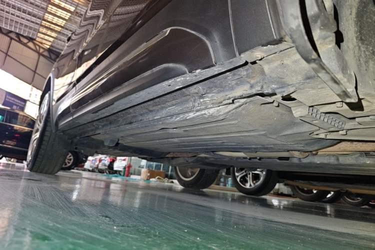 Used Lynk & Co 01 2017 2.0T Two-Wheel Drive Pro Edition Right Side Sill