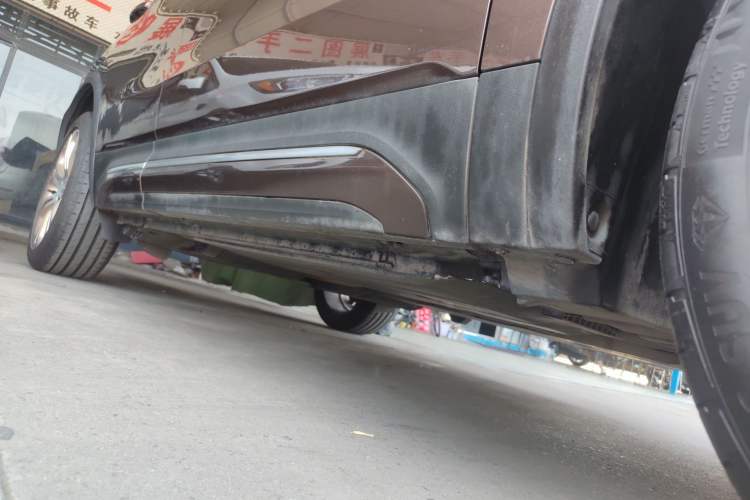Used Lynk & Co 01 2017 2.0T Two-Wheel Drive Pro Edition Right Side Sill