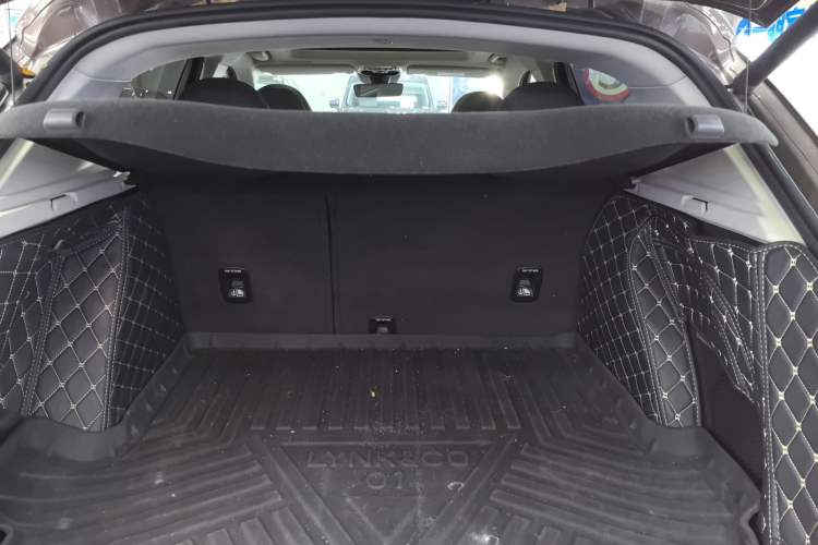 Used Lynk & Co 01 2017 2.0T Two-Wheel Drive Pro Edition Trunk