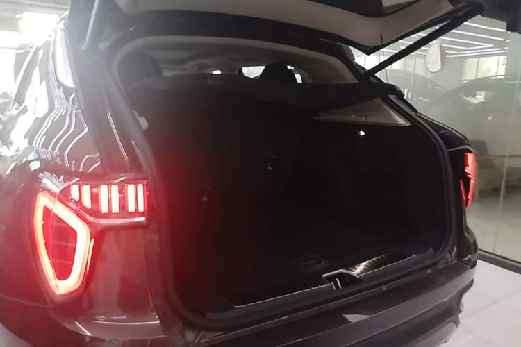 Used Lynk & Co 01 2017 2.0T Two-Wheel Drive Pro Edition Trunk