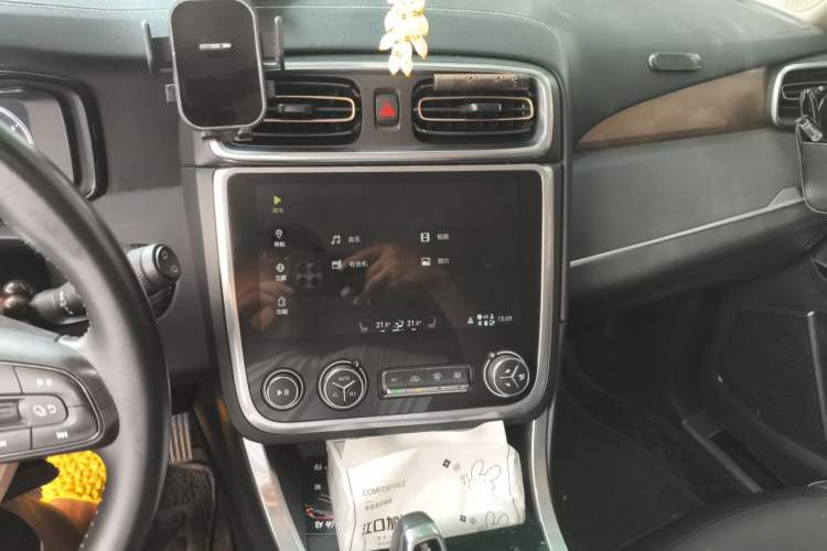 Used Lynk & Co 01 2017 2.0T Two-Wheel-Drive Version Audio And AC Panel