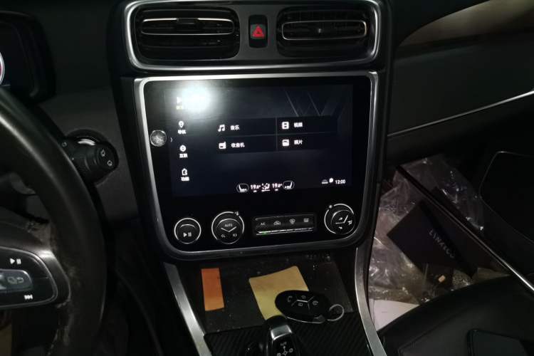 Used Lynk & Co 01 2017 2.0T Two-Wheel Drive Pro Edition Audio And AC Panel