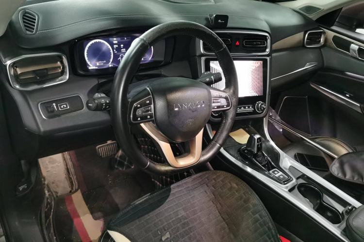 Used Lynk & Co 01 2017 2.0T Two-Wheel Drive Pro Edition Center Console