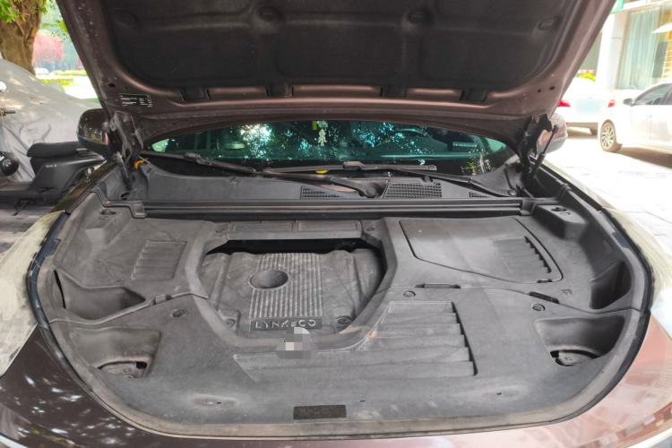 Used Lynk & Co 01 2017 2.0T Two-Wheel-Drive Version Engine Bay
