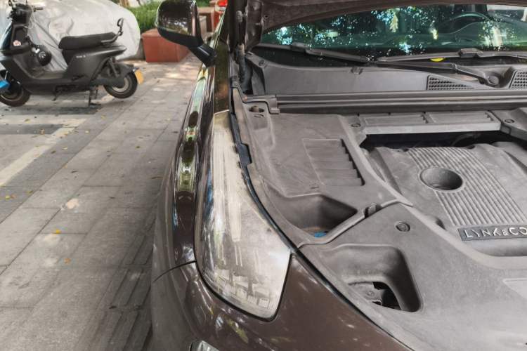 Used Lynk & Co 01 2017 2.0T Two-Wheel-Drive Version Engine Bay Right