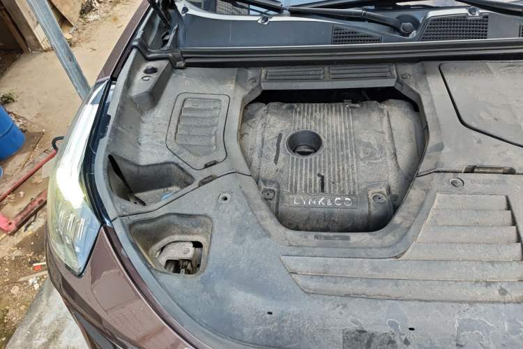 Used Lynk & Co 01 2017 2.0T Two-Wheel Drive Pro Edition Engine Bay Right